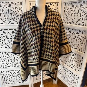 NWT Anne Klein Black and Cream Houndstooth Poncho Sz M